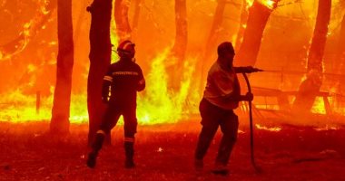 أخبار سياسية – السلطات اليونانية تحاول إخماد حريق غابات في جزيرة كيفالونيا