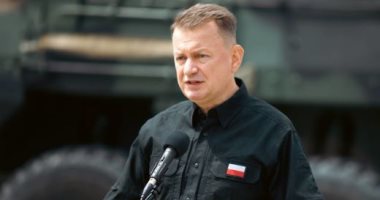 أخبار سياسية – وزير الدفاع البولندى ينفى مزاعم استقالة 10 من كبار القادة العسكريين